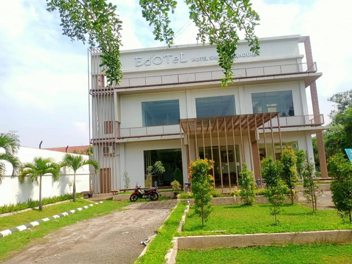 Oyo 90102 Edotel Hotel By Dbest Hospitality Bandung Bagian luar foto