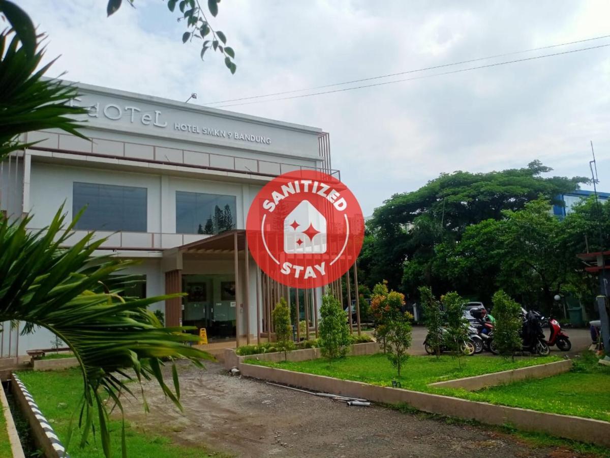 Oyo 90102 Edotel Hotel By Dbest Hospitality Bandung Bagian luar foto