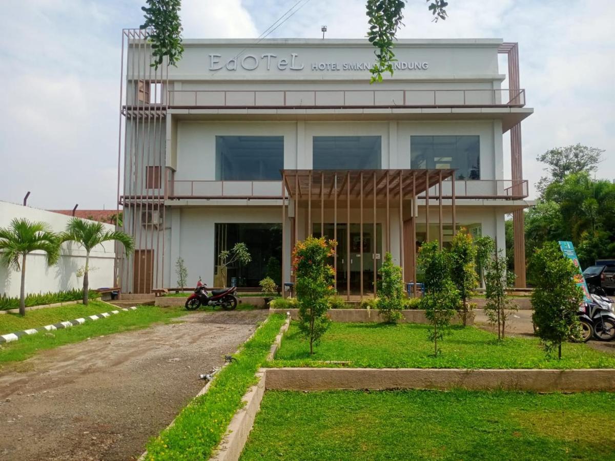 Oyo 90102 Edotel Hotel By Dbest Hospitality Bandung Bagian luar foto