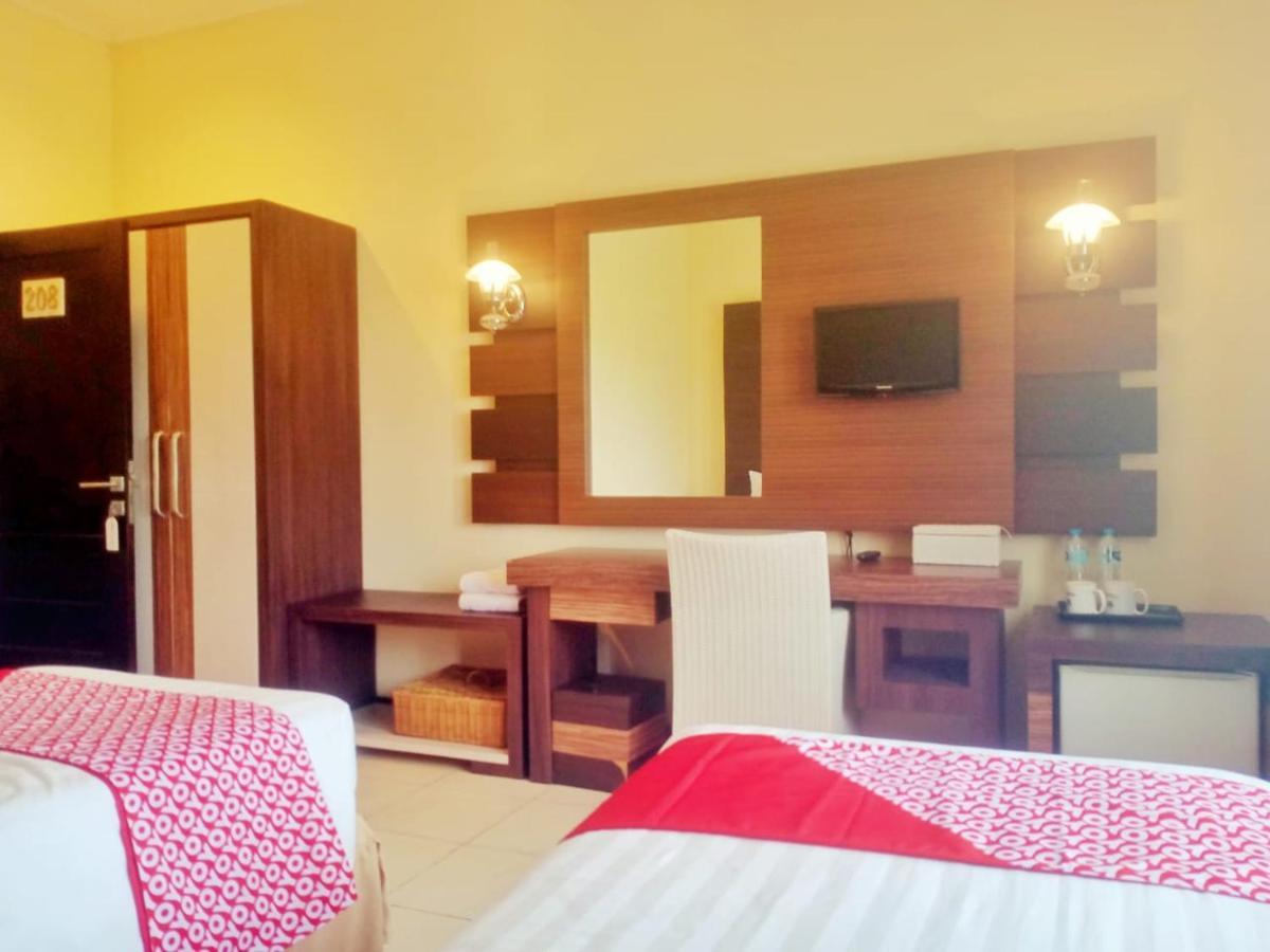 Oyo 90102 Edotel Hotel By Dbest Hospitality Bandung Bagian luar foto
