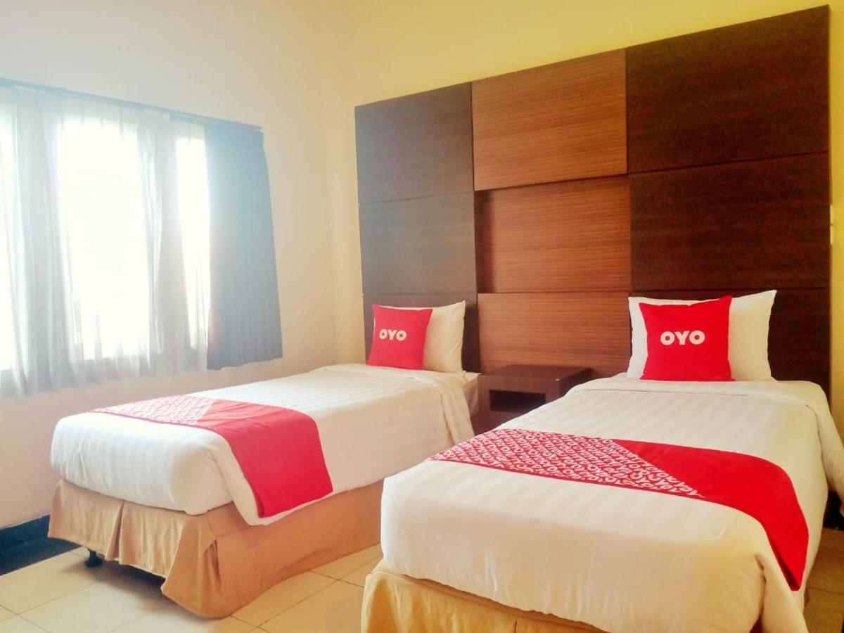 Oyo 90102 Edotel Hotel By Dbest Hospitality Bandung Bagian luar foto