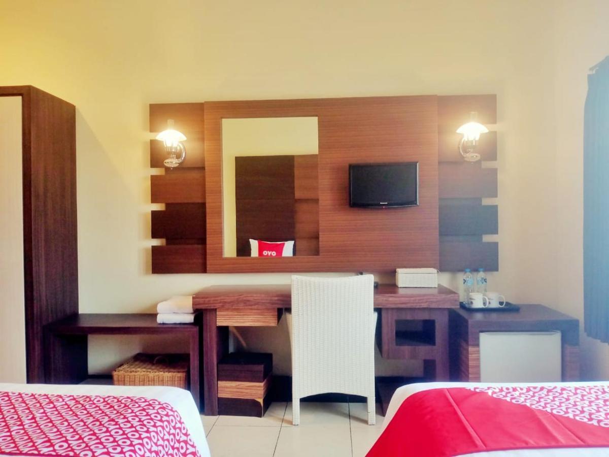 Oyo 90102 Edotel Hotel By Dbest Hospitality Bandung Bagian luar foto
