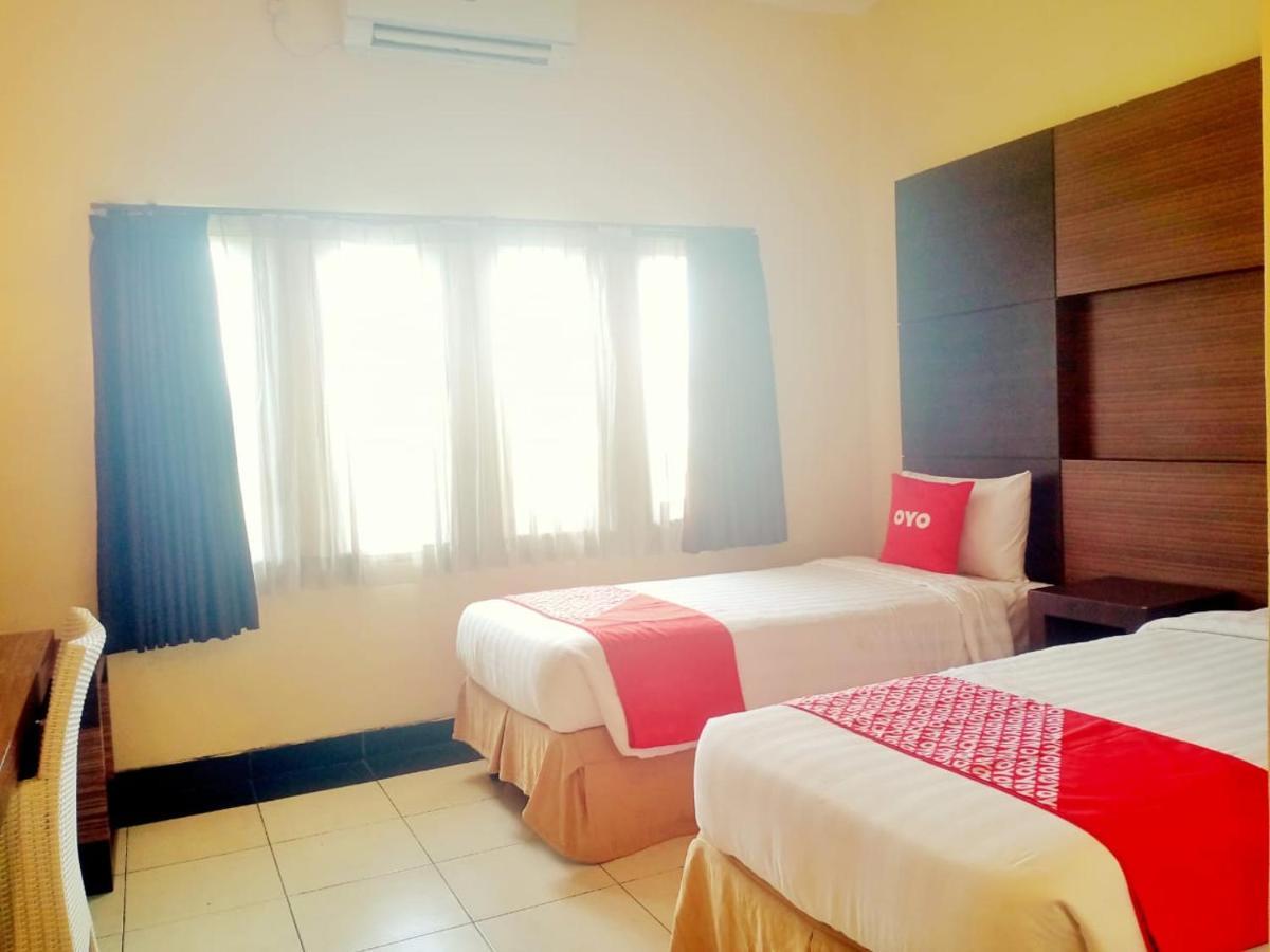Oyo 90102 Edotel Hotel By Dbest Hospitality Bandung Bagian luar foto