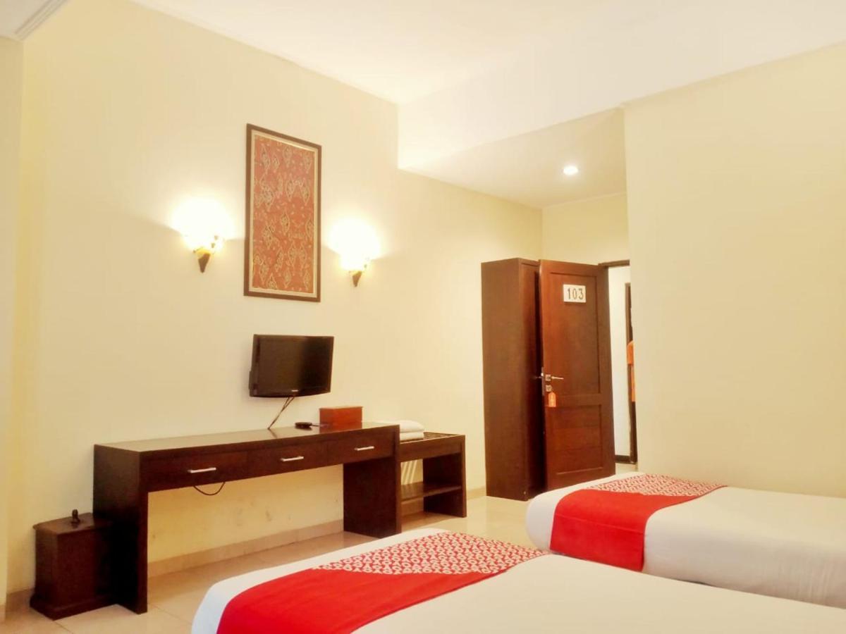 Oyo 90102 Edotel Hotel By Dbest Hospitality Bandung Bagian luar foto
