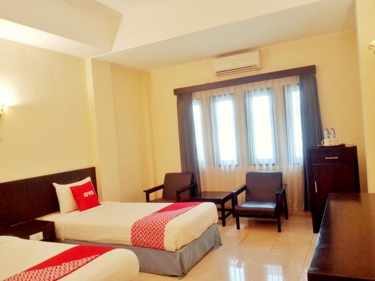 Oyo 90102 Edotel Hotel By Dbest Hospitality Bandung Bagian luar foto