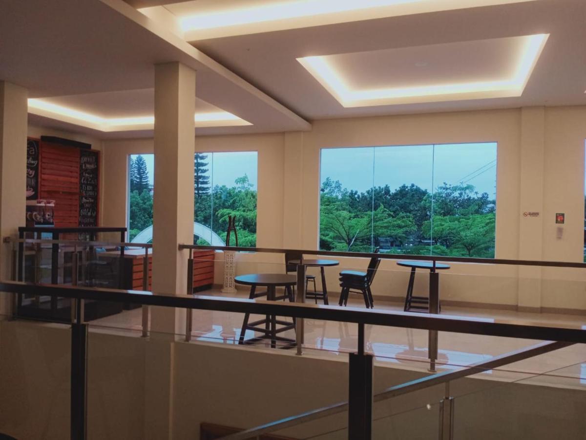 Oyo 90102 Edotel Hotel By Dbest Hospitality Bandung Bagian luar foto