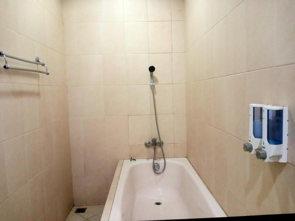 Oyo 90102 Edotel Hotel By Dbest Hospitality Bandung Bagian luar foto