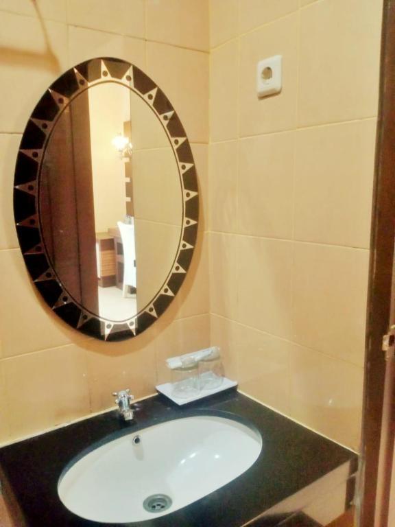 Oyo 90102 Edotel Hotel By Dbest Hospitality Bandung Bagian luar foto